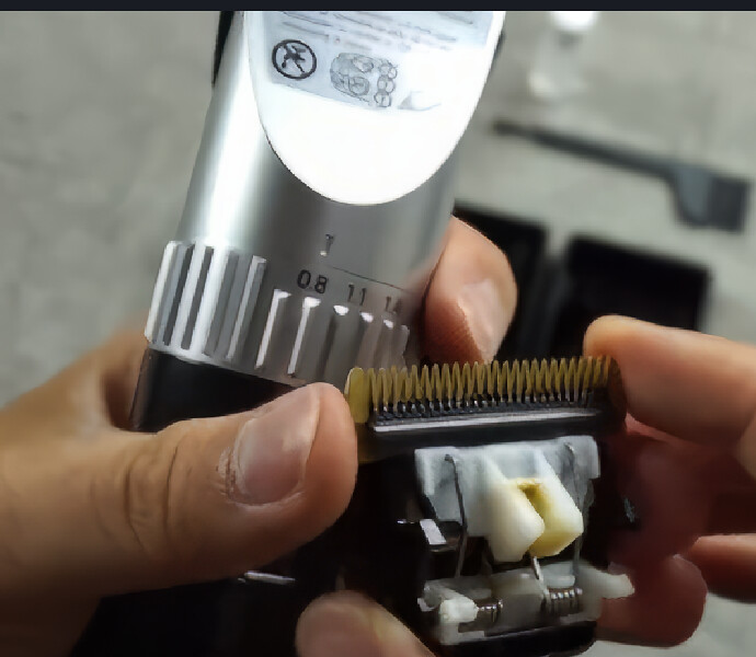Panasonic ER-1512 Profi-Haarschneidemaschine im Test: Hochwertige Titan-Klingen für präzise, kabellose Haarschnitte 2024